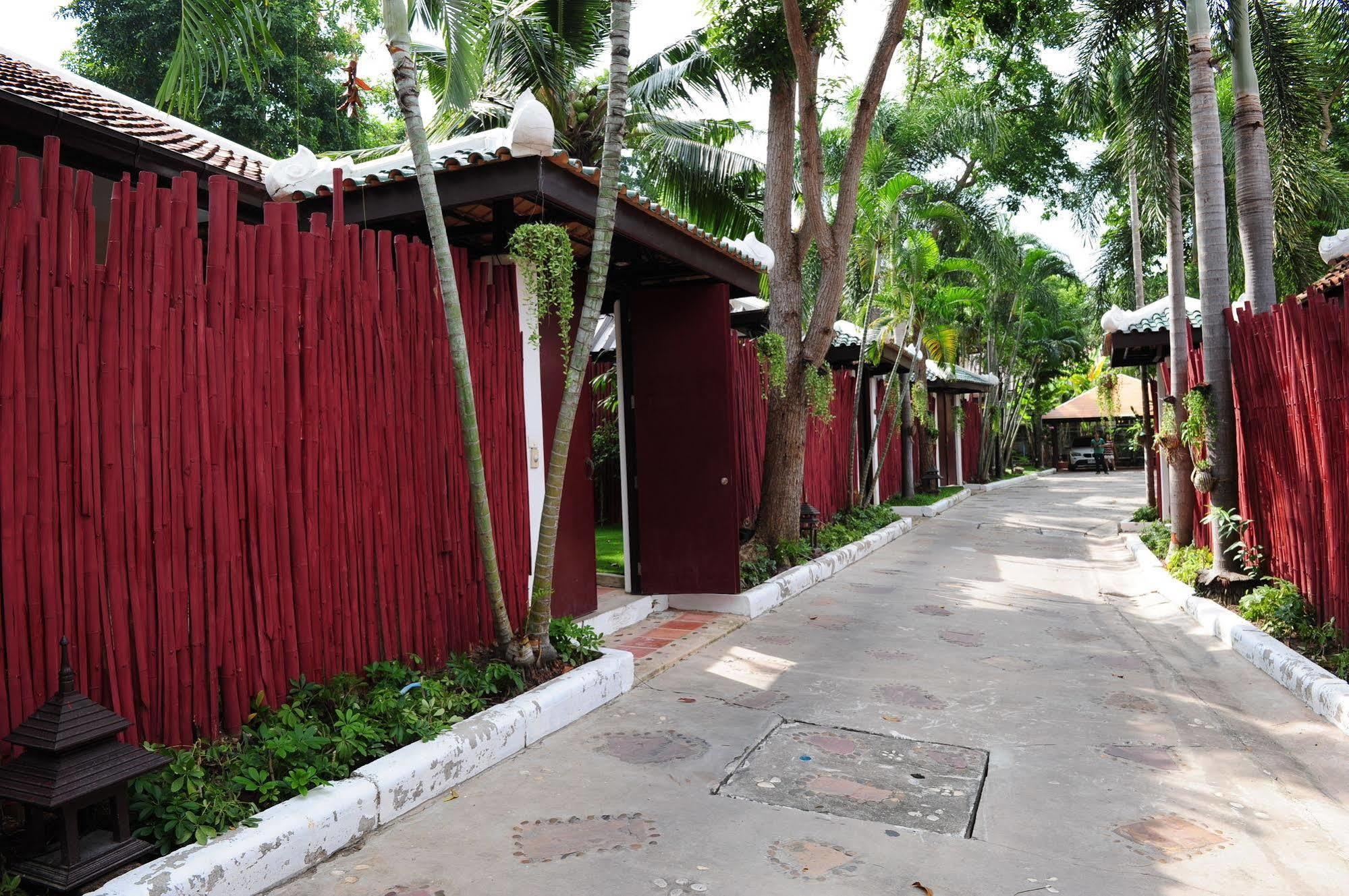 Napalai Pool Villa Resort Pattaya Exteriör bild